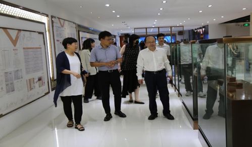 第七屆海峽兩岸 銅陵 銅雕藝術(shù)大學(xué)生實訓(xùn)暨銅臺高校銅文化 藝術(shù)教育交流活動啟動儀式在我校舉行